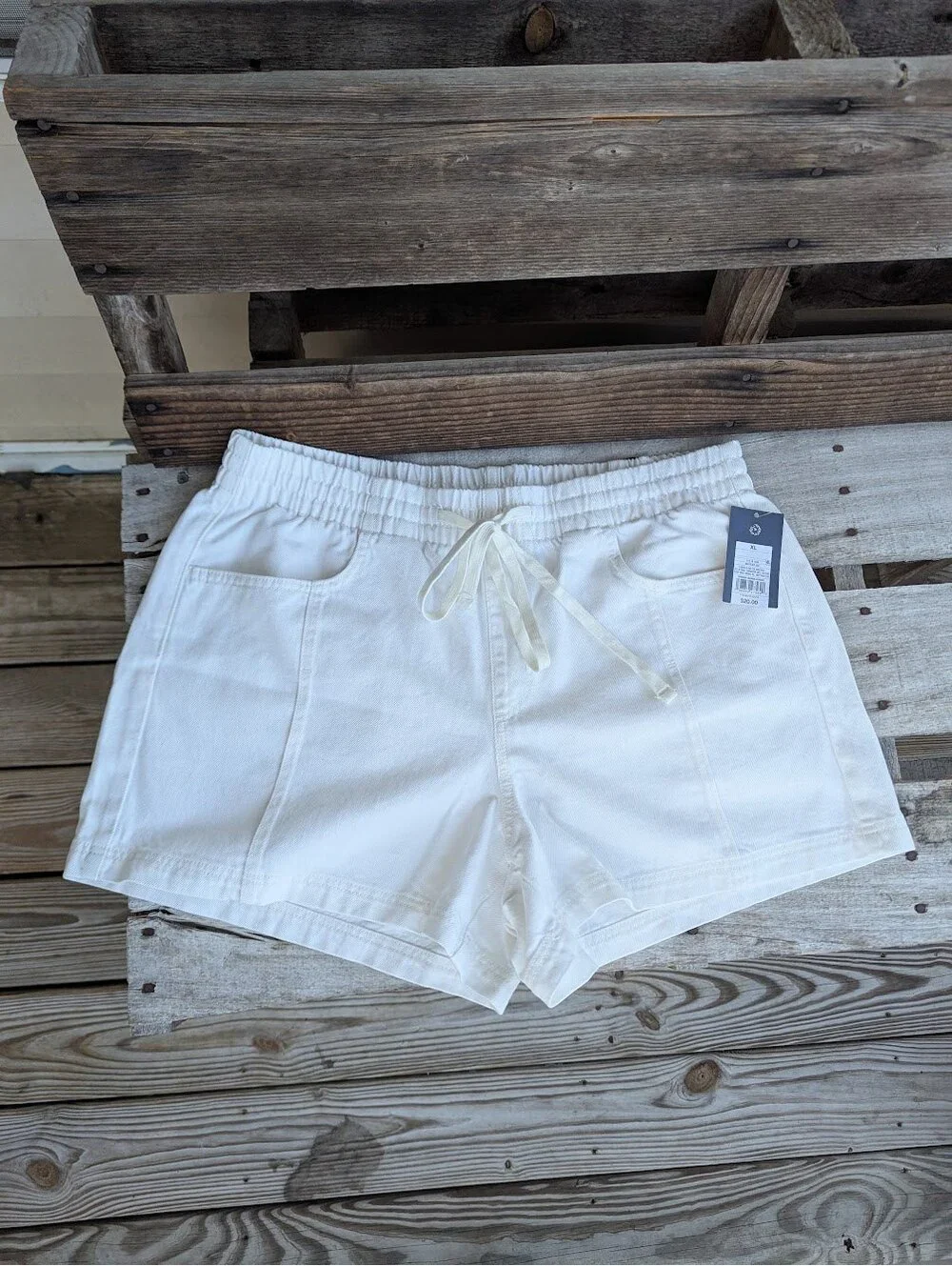 Universal Thread Shorts XL NWT White 36x4 Casual Cotton High Rise New Summer